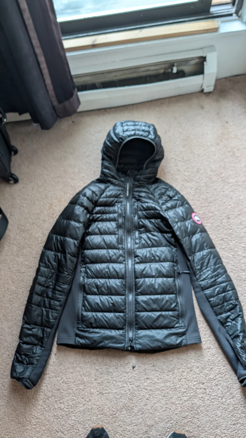 Canada Goose Down Jacket hybridge lite hoodie - photo 4