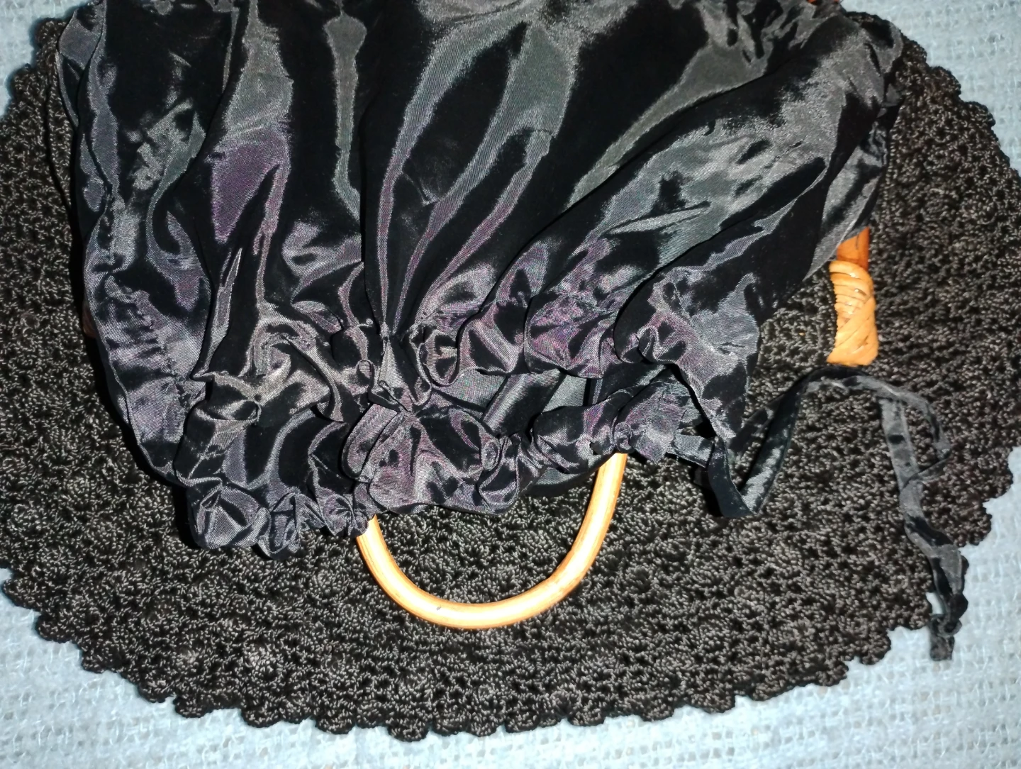 VINTAGE!! BLACK WOVEN HANDBAG PURSE WITH BAMBOO HANDLES - photo 4