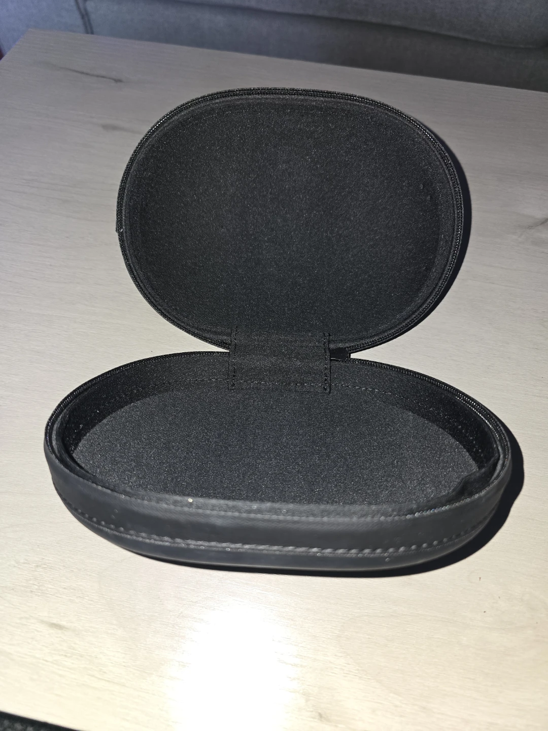 Beats by Dre Black Hard Shell Headphone Case - photo 2