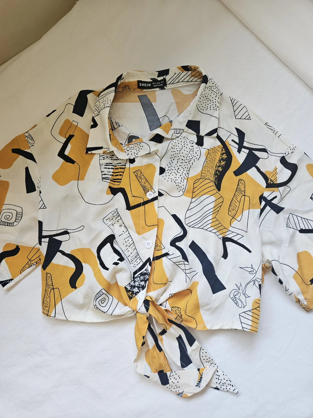Graphic Print Tie-Front Cropped Shirt Size S
