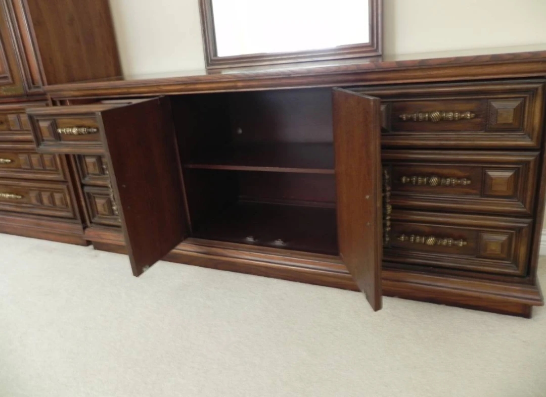 Vintage Solid Wood Dresser / Cabinet - photo 4