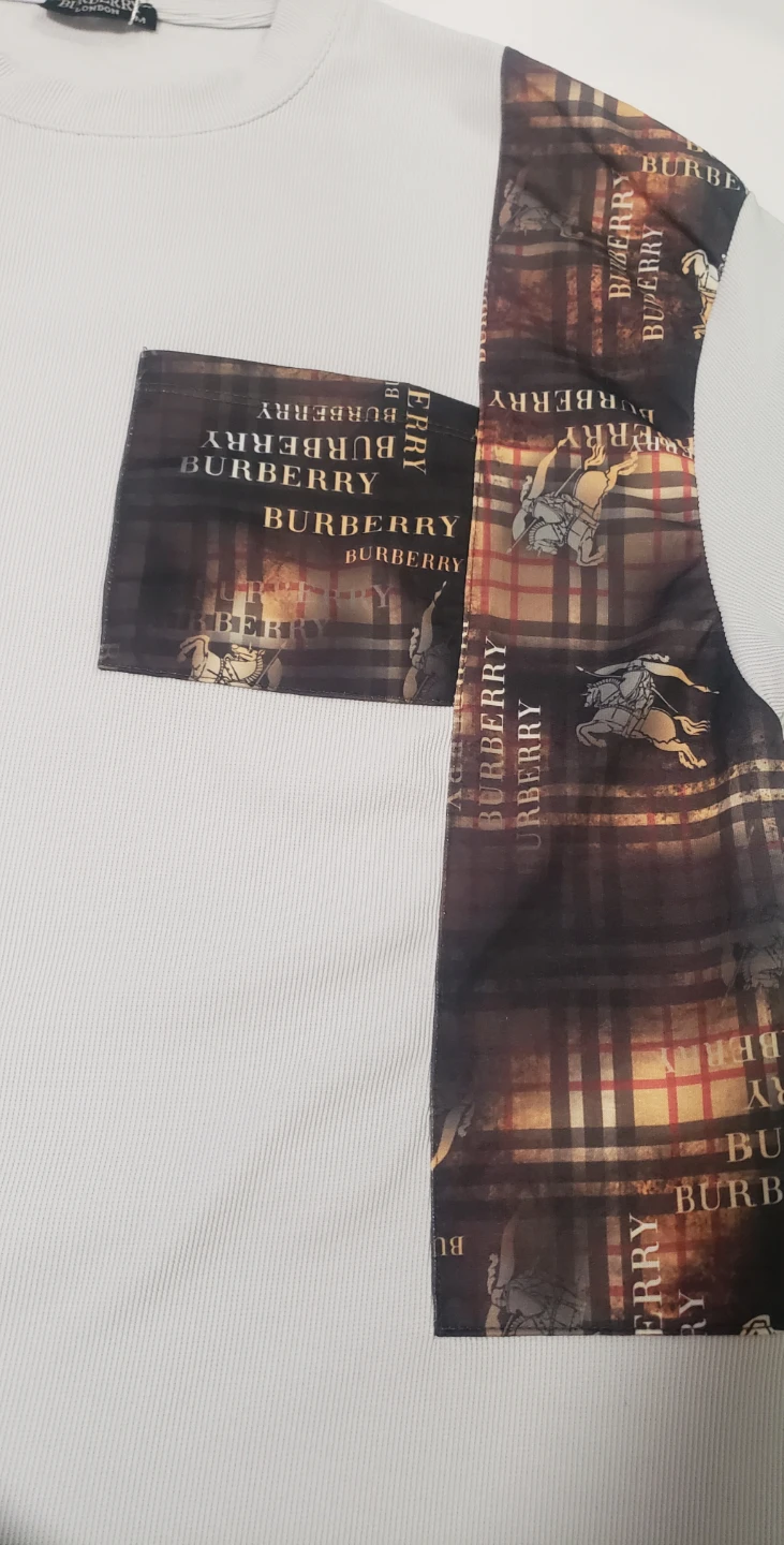 Brand new Men's Burberry Tshirt Size M - photo 2