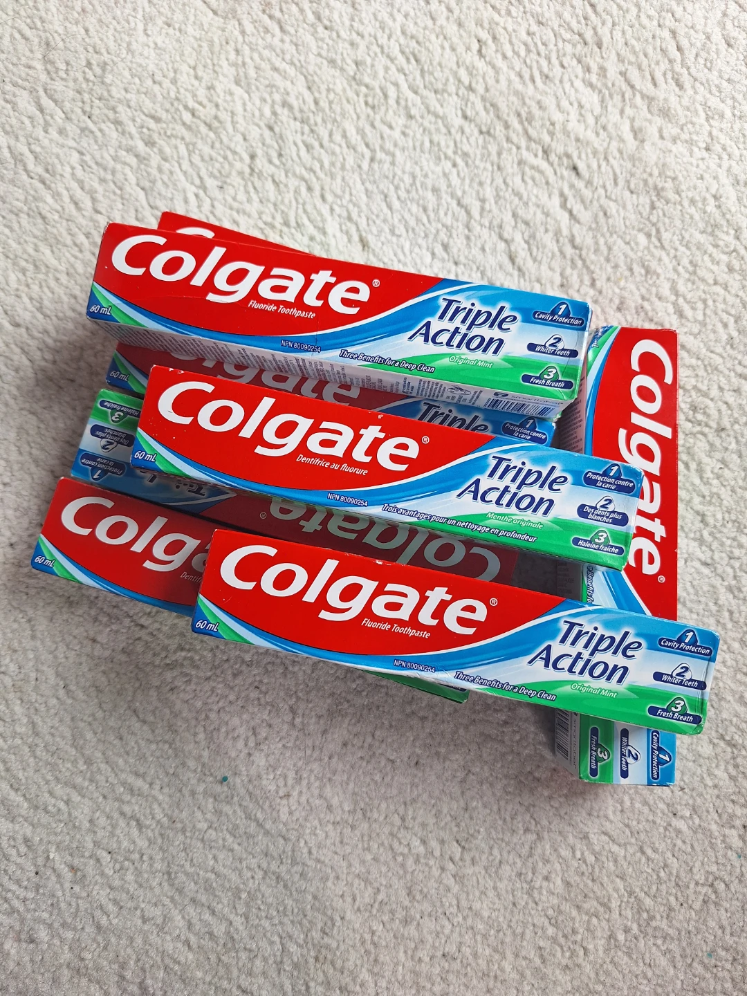 NEW Colgate Triple Action Fluoride Toothpaste (8 x 60mL)