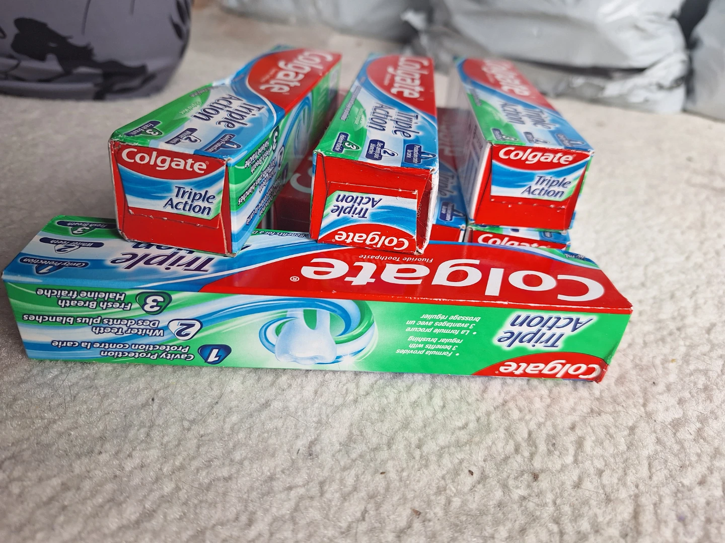 NEW Colgate Triple Action Fluoride Toothpaste (8 x 60mL) - photo 2
