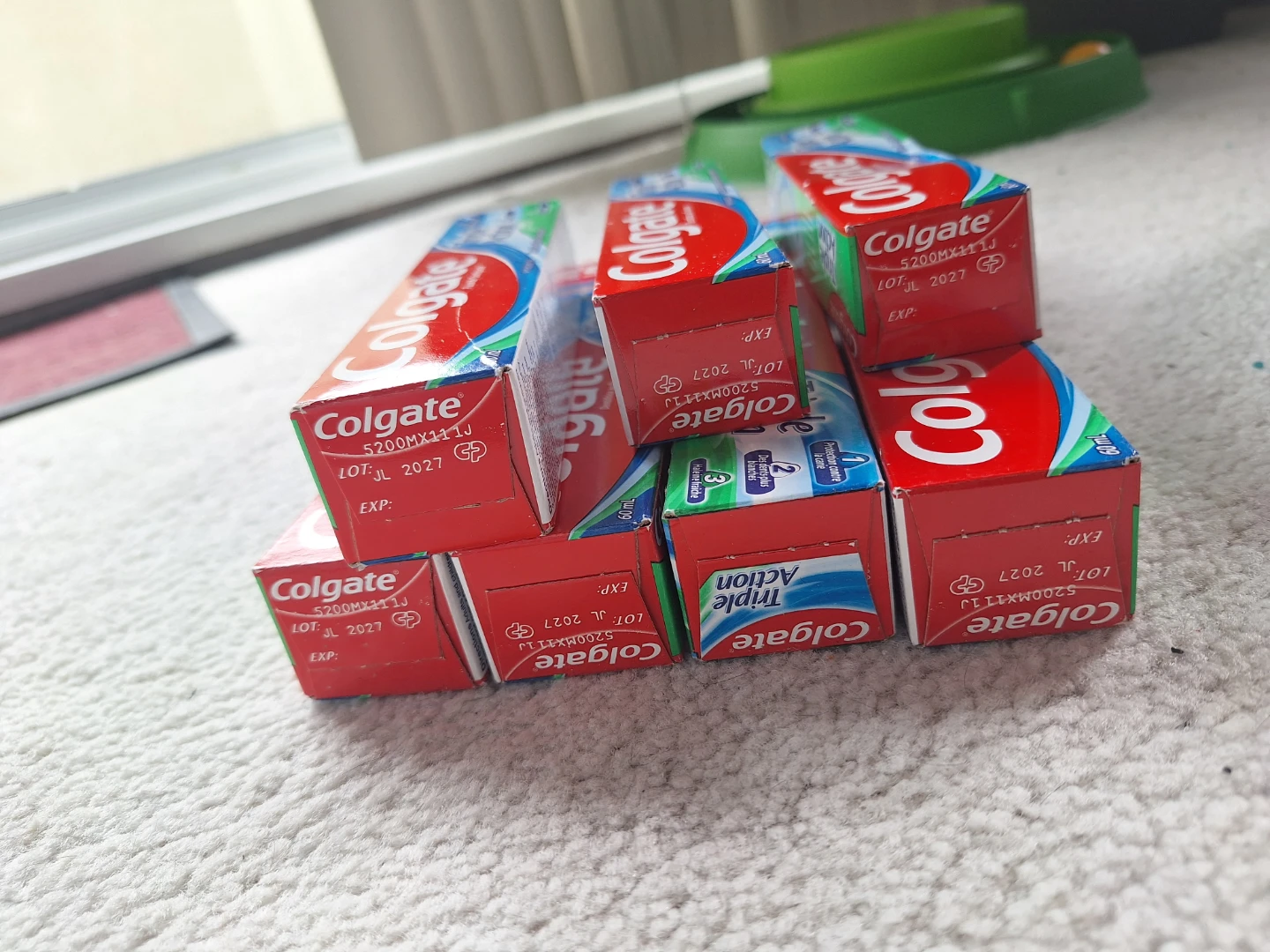 NEW Colgate Triple Action Fluoride Toothpaste (8 x 60mL) - photo 3