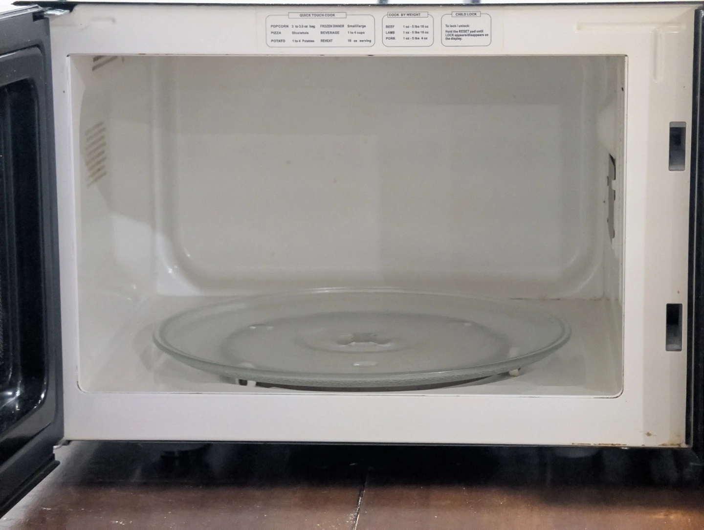 RCA Black Microwave Oven 0.9 cu - photo 2