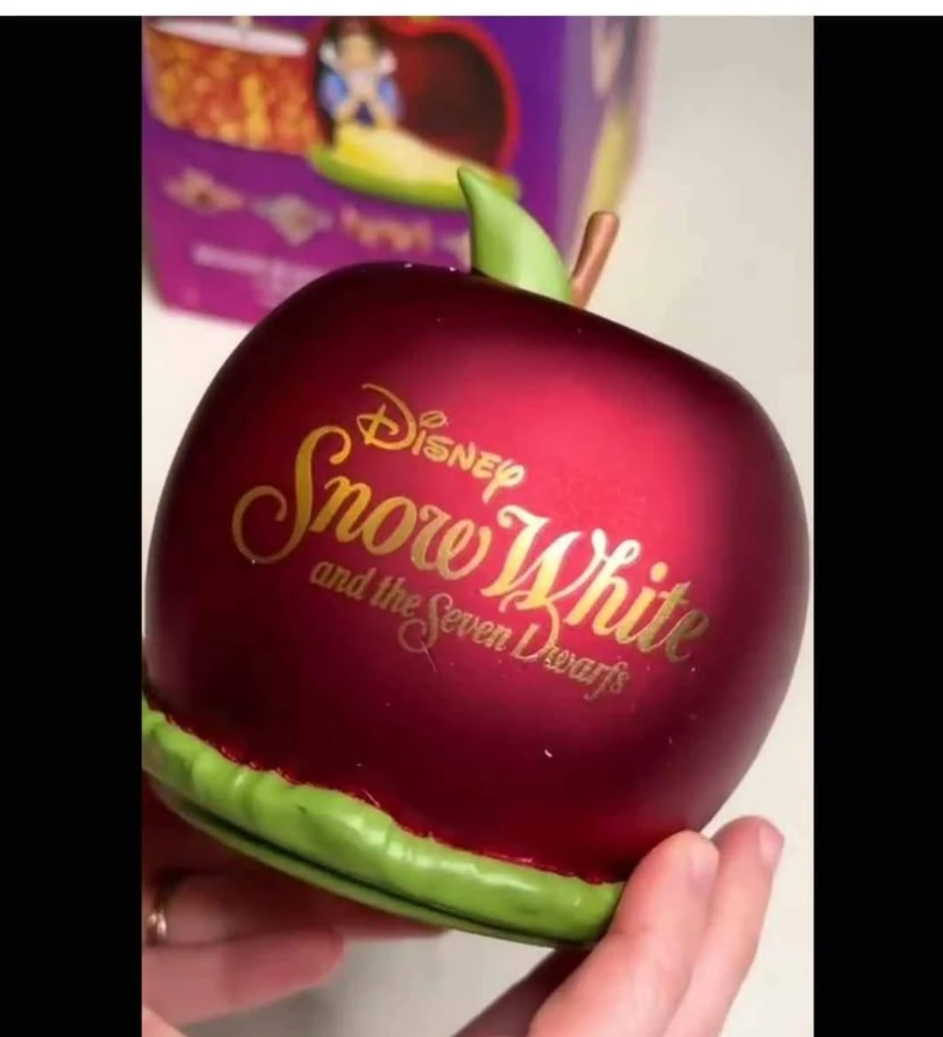 Charmed Aroma Disney Princess Snow White Jewellery Candle Set