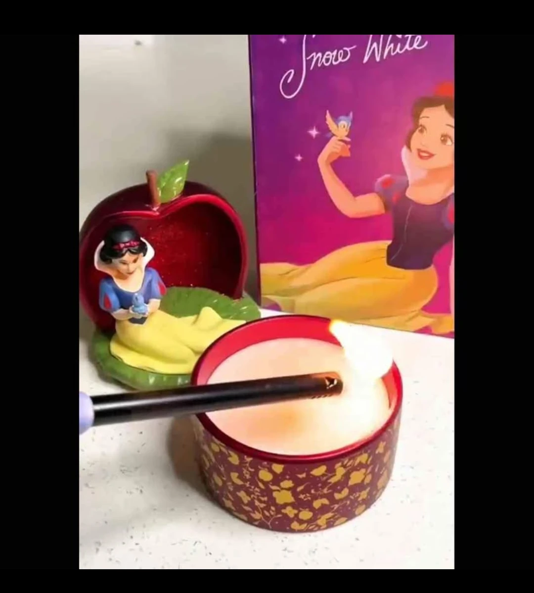 Charmed Aroma Disney Princess Snow White Jewellery Candle Set - photo 2