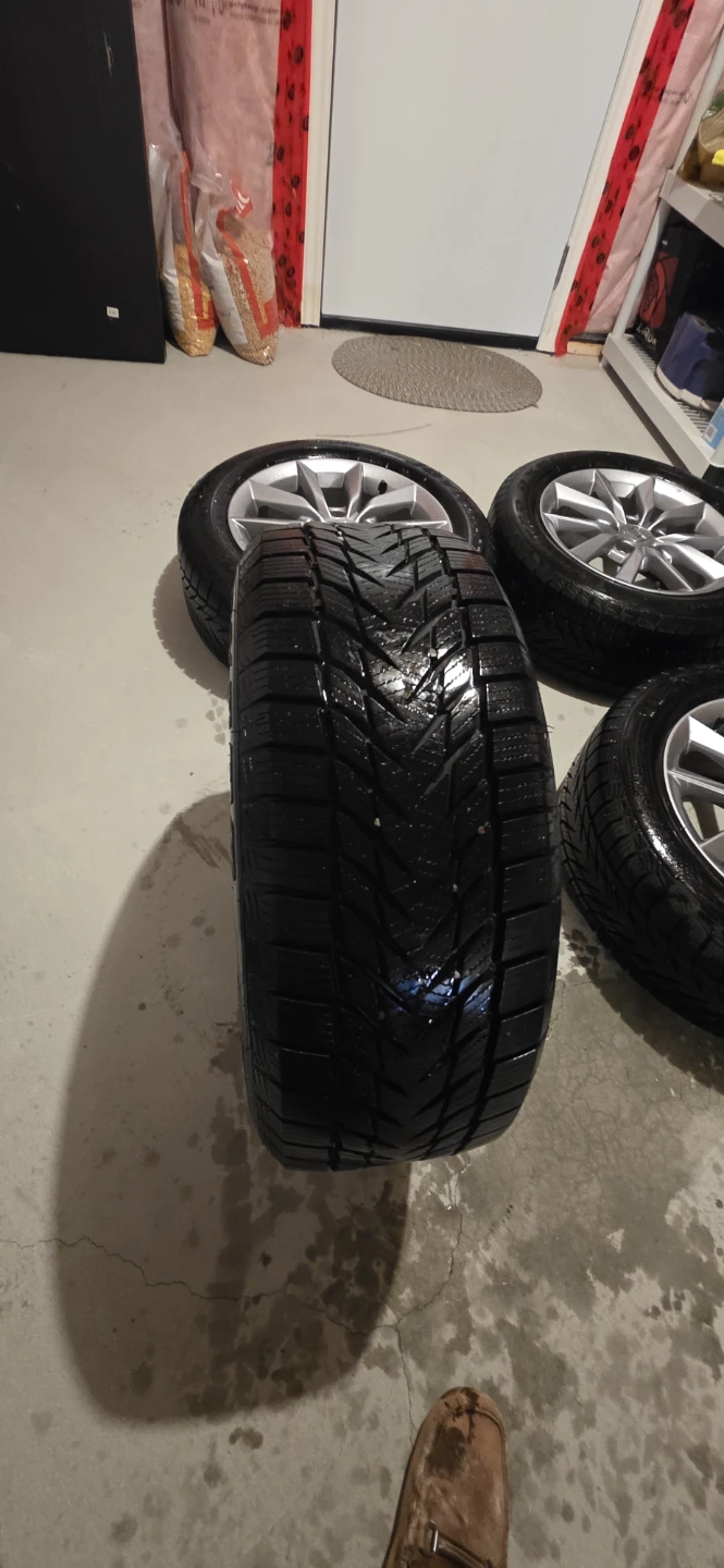 Set of 4 Honda Alloy Wheels with Tires WINTER - photo 2