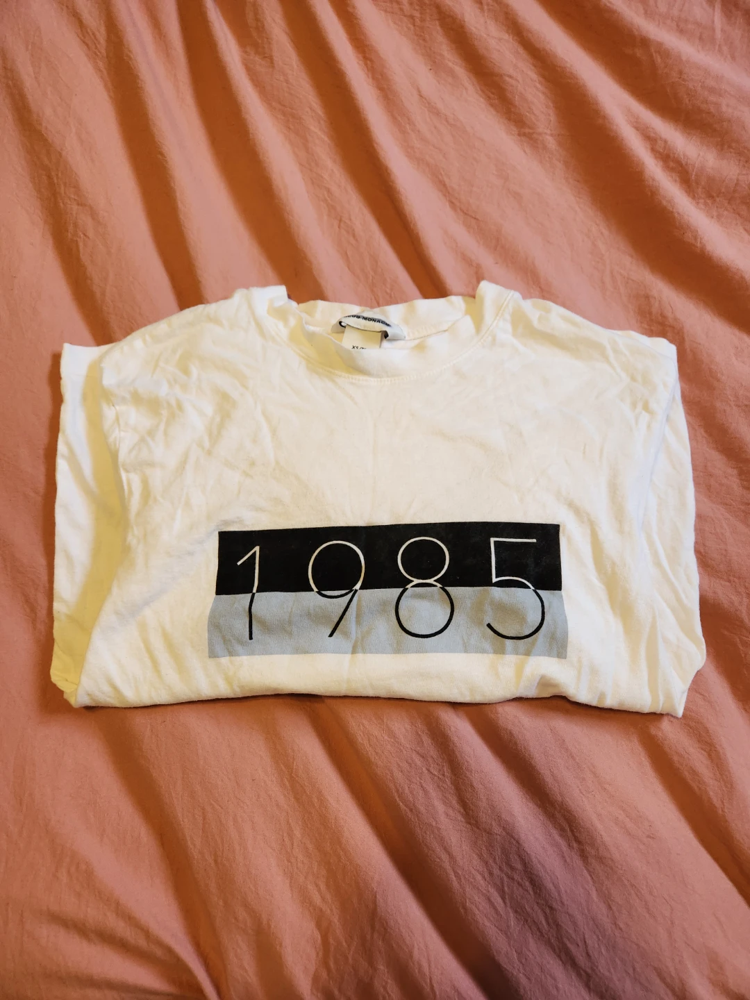 White "1985" Graphic T-Shirt🥕