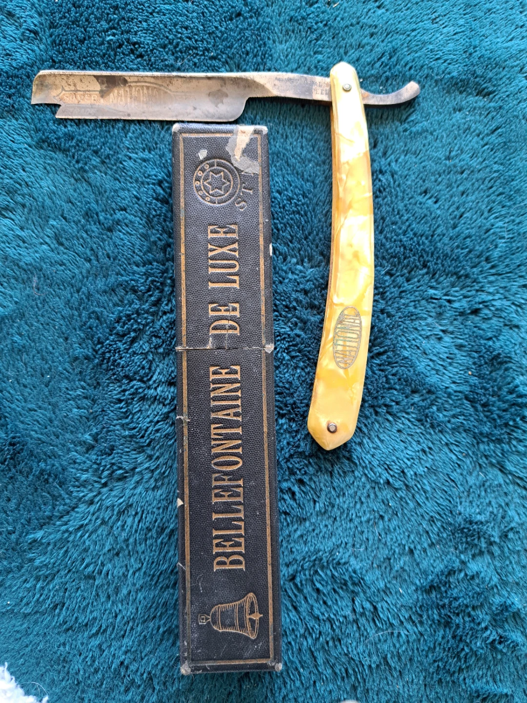BELLEFONTAINE DE LUXE Straight Razor with Case