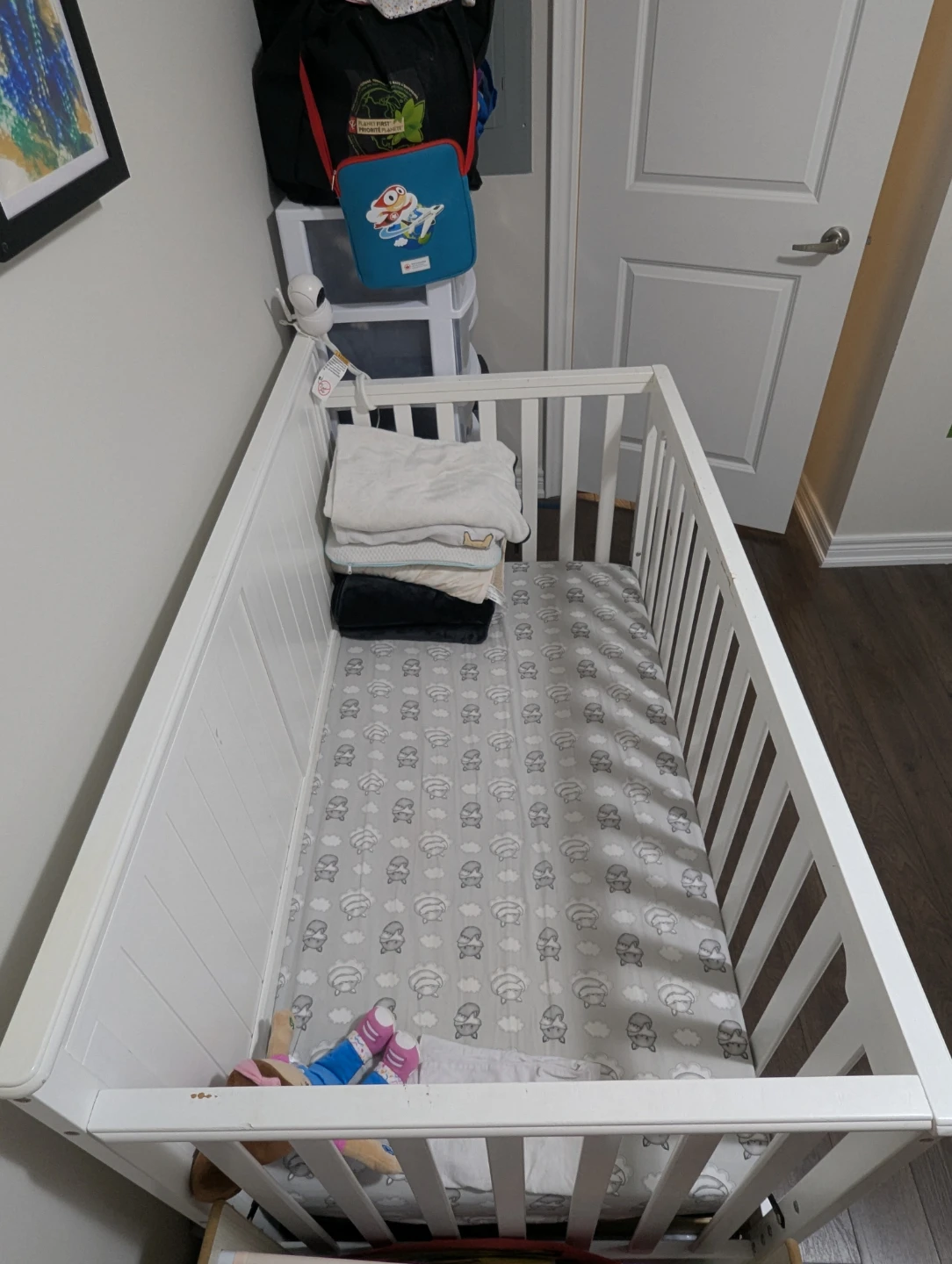 (Free) Used White Baby Crib with Storage Drawer - photo 3