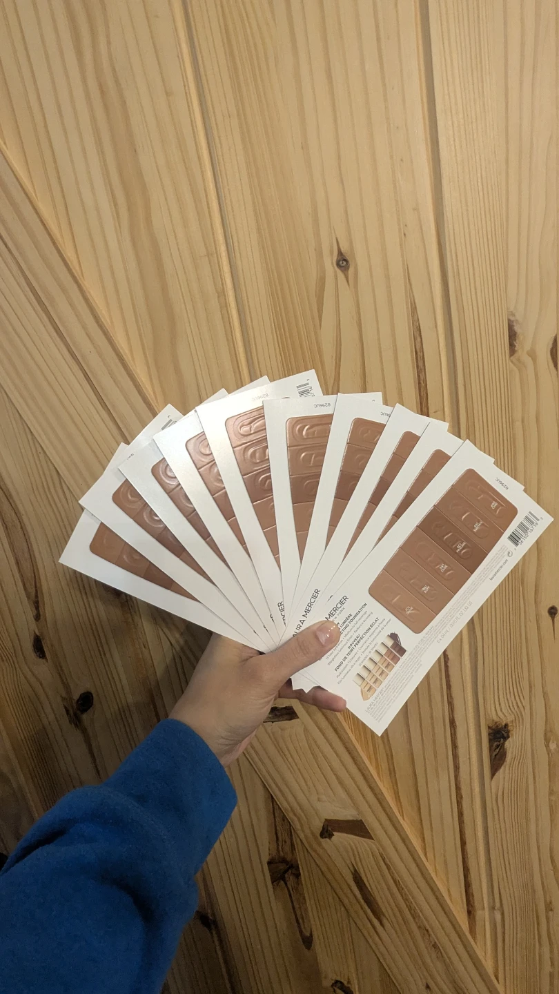 Lot 10 Laura Mercier Foundation Sample Cards - photo 2