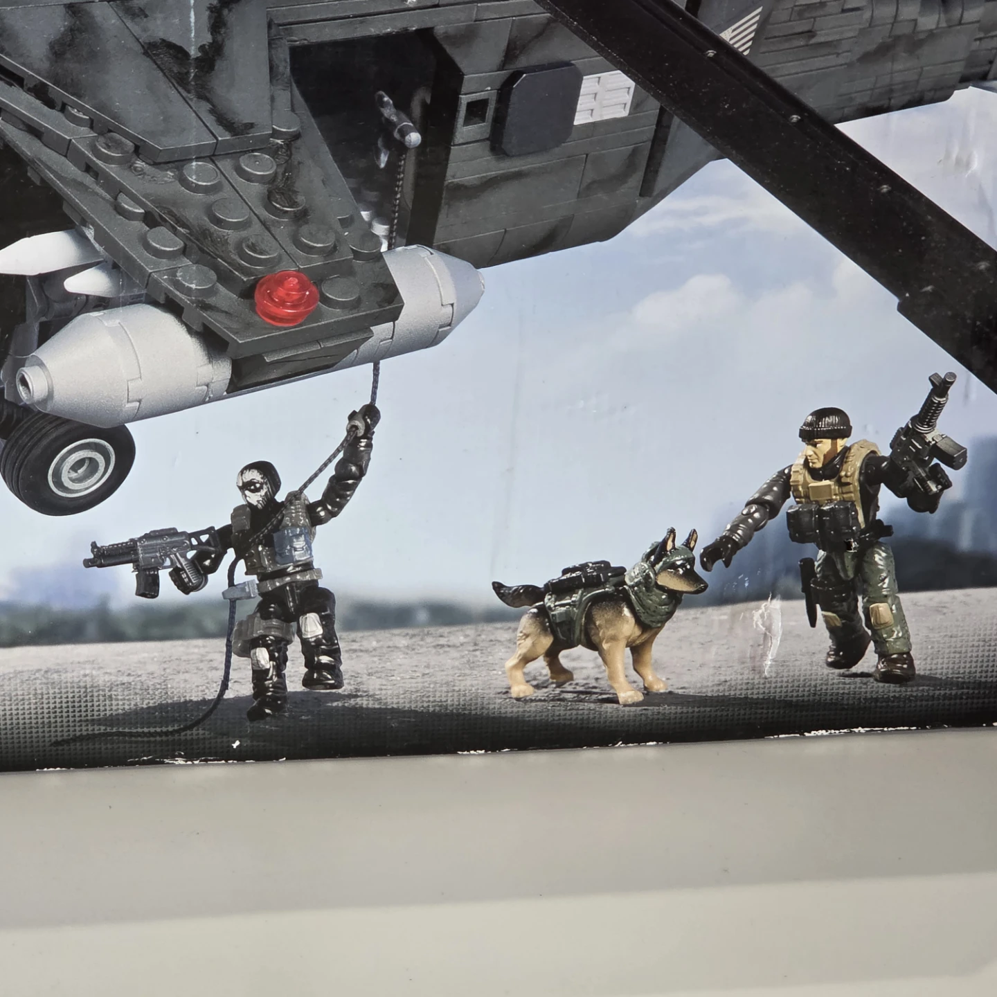 Mega Bloks Call of Duty Ghosts Tactical Helicopter Collector Set - photo 2