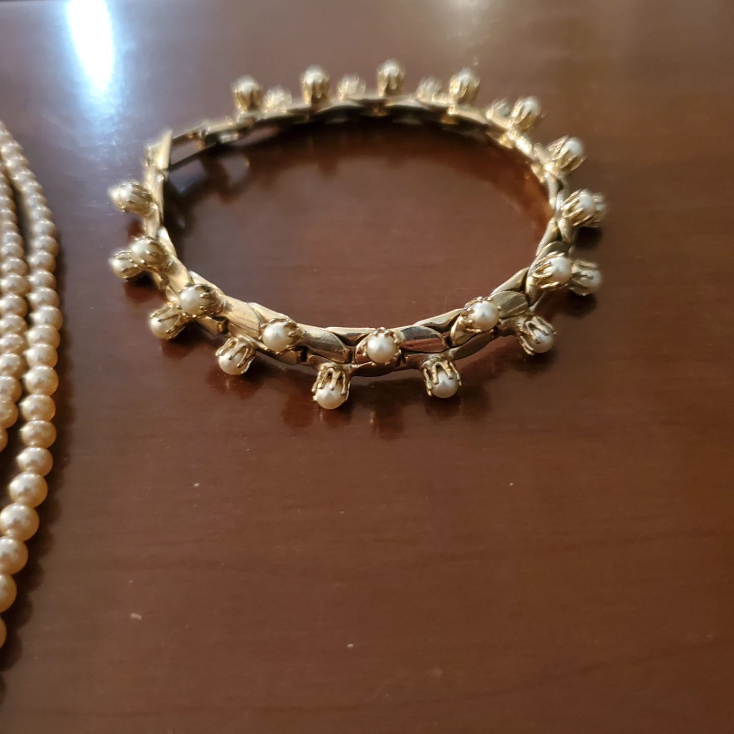 1940's 5-Strand Pearl Necklace, Bracelet & Screw Back Earrings - photo 3