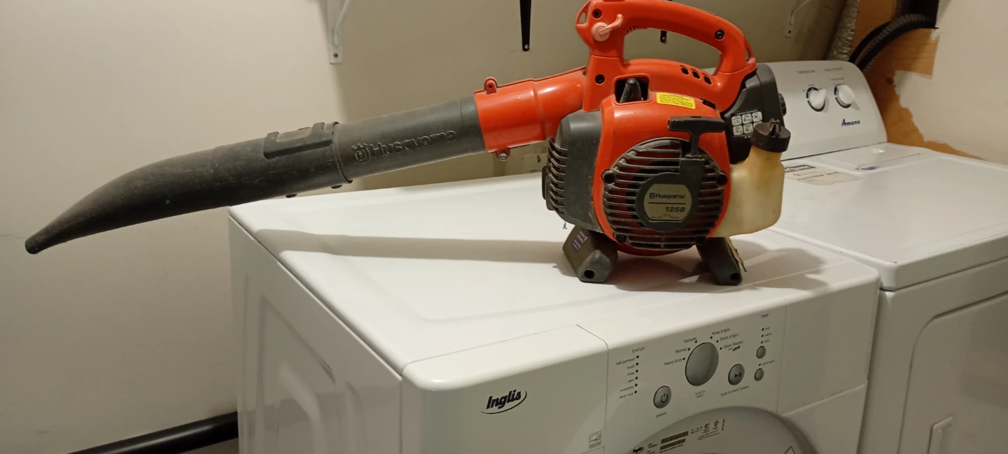 Husqvarna 125B Leaf Blower - photo 2