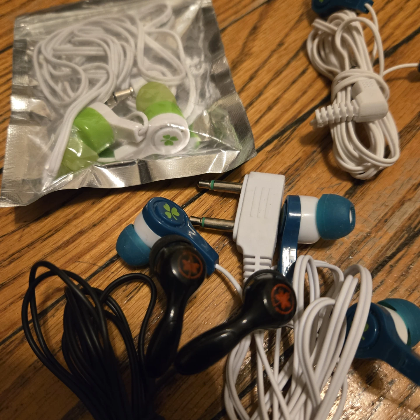 Assorted Wired Earbuds - photo 2
