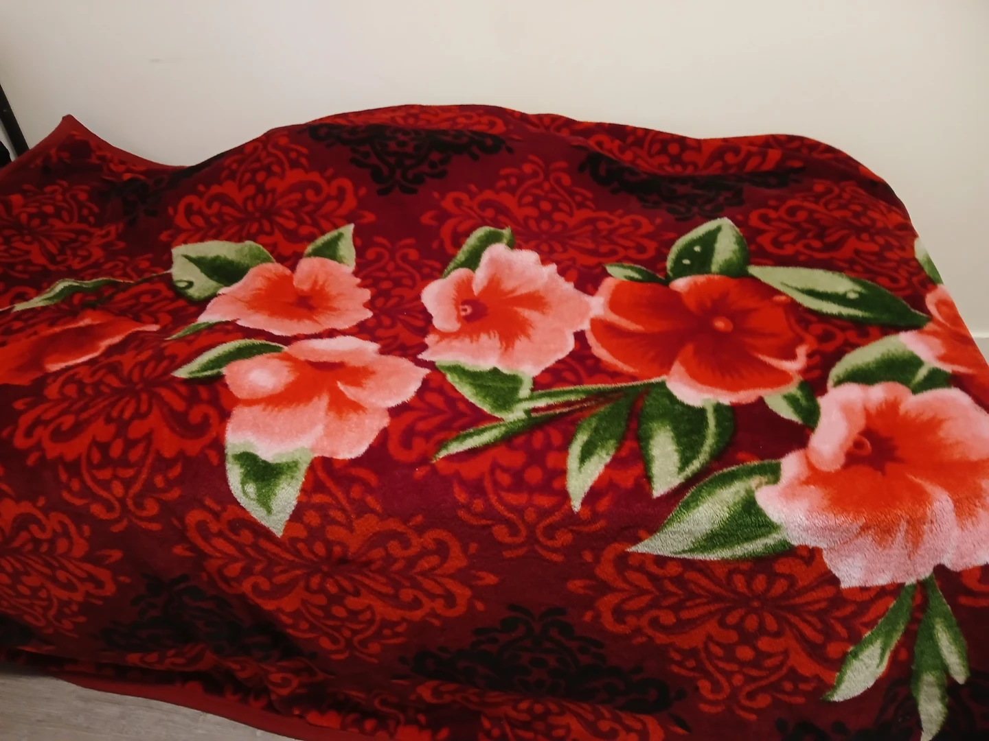 Red Floral Fleece Blanket - photo 2