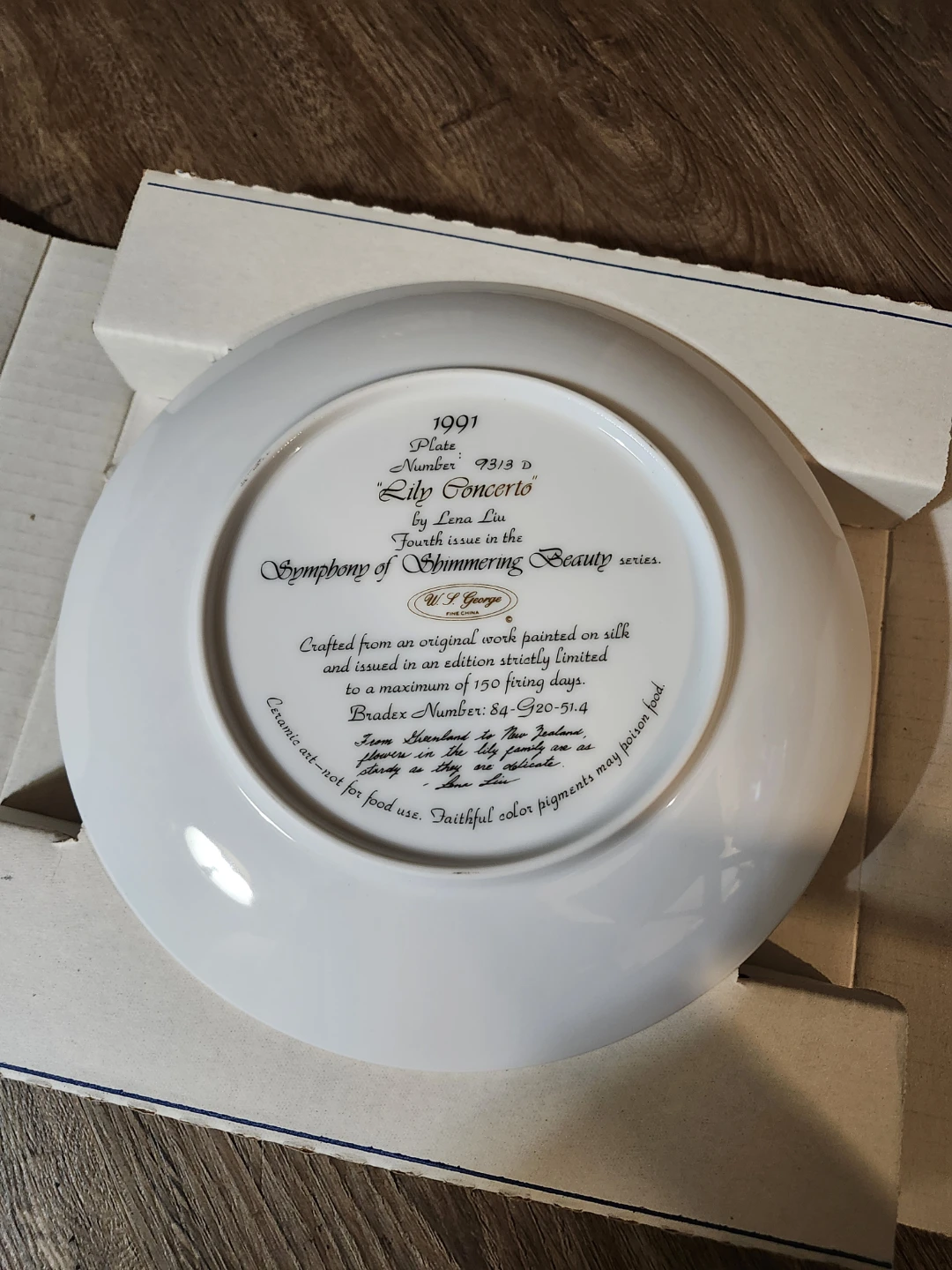1991 W. S. George Lily Concerto Collector Plate - photo 2