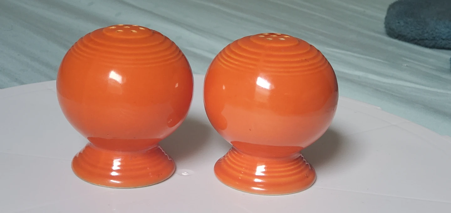 Vintage HLC Fiestaware Salt and Pepper Shakers "Radioactive" Red - photo 2
