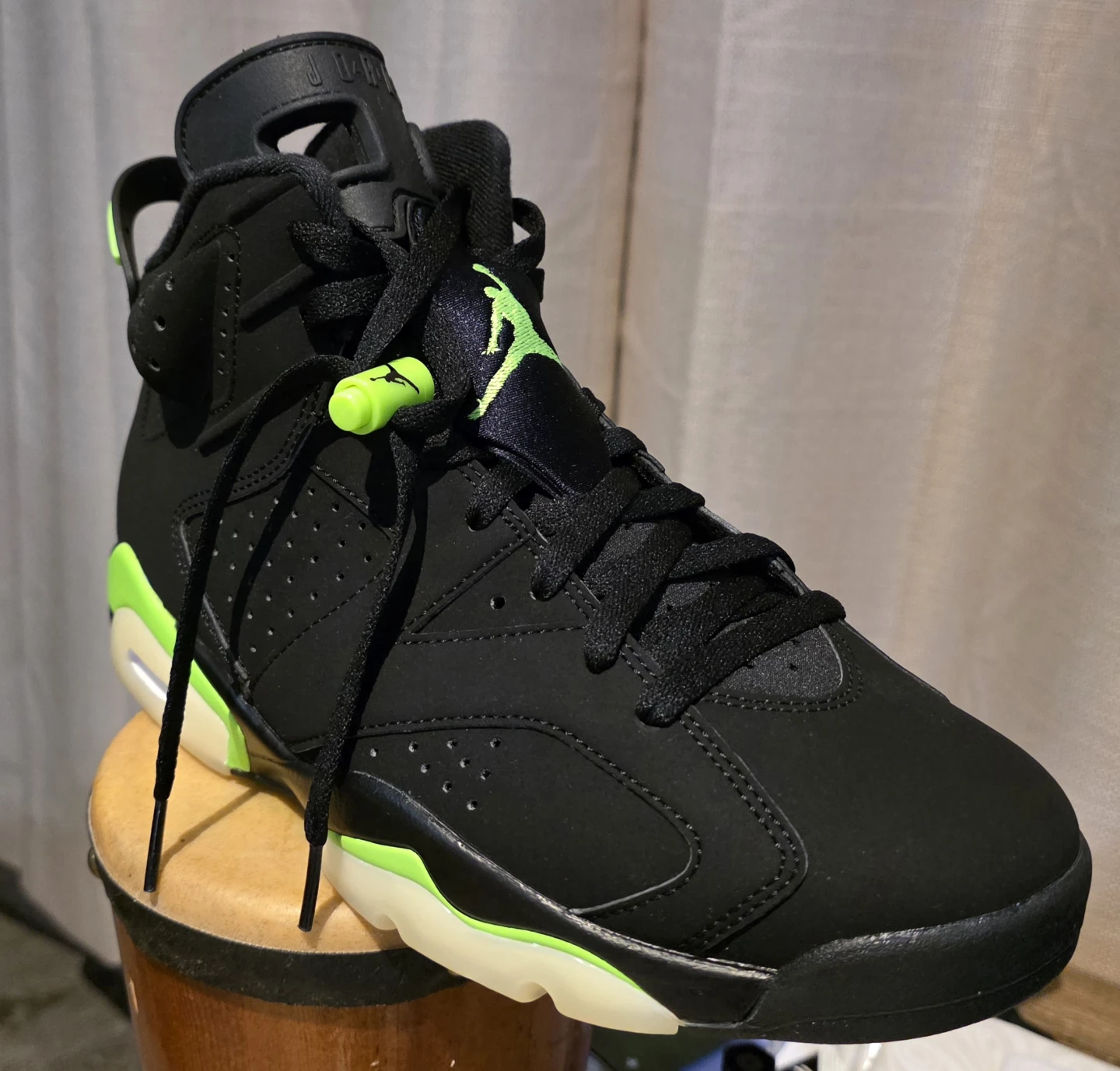Air Jordan 6 Electric Green Size 8 (Brand New w/ Box) - photo 2