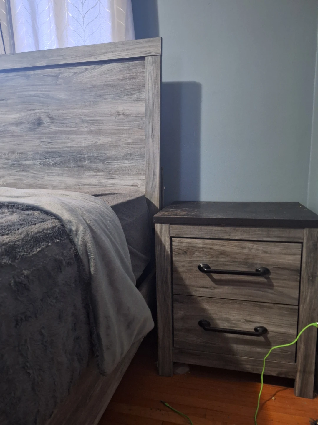 Grey Wood-Look Bedroom Set (Queen Bed, 2 Nightstands, Dresser) - photo 2