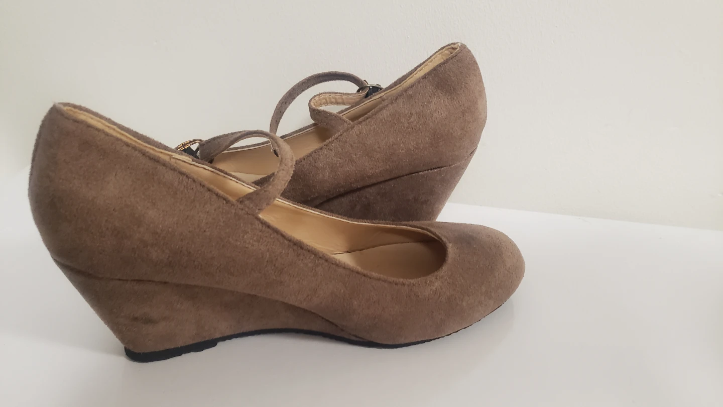 Brand new Women's Wedge RoundAnkle Strap  Toe Pumps - photo 2