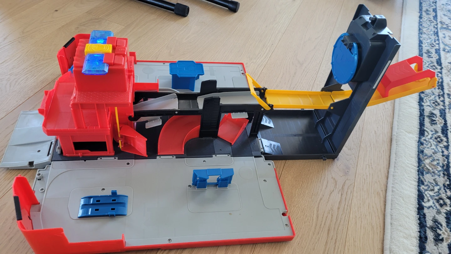 Hot Wheels City Fire Station playset - photo 2