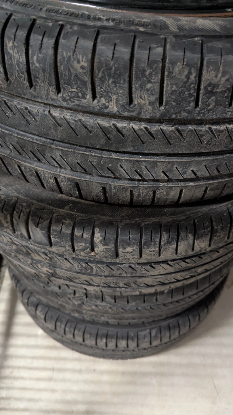 Set of 4 Tires and 2 Rims - photo 3