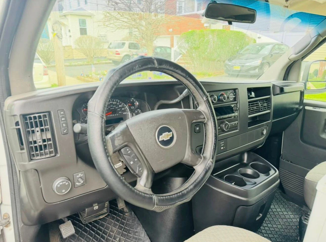 White Chevrolet Express Van - photo 2