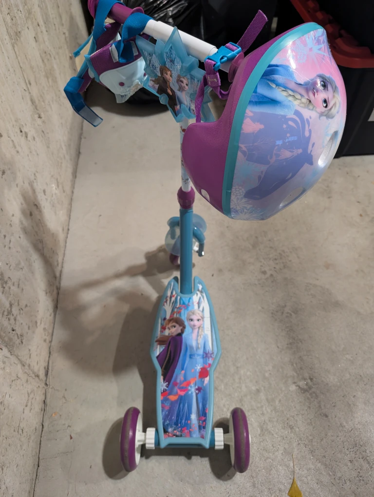 Disney Frozen Scooter and Helmet Set - photo 3