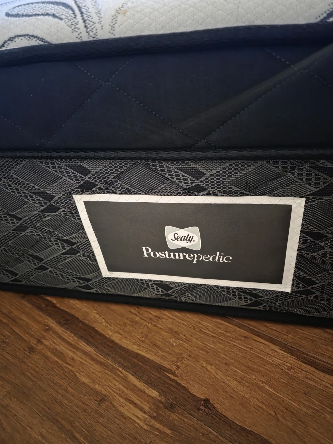 Queen Mattress - Sealy - photo 2