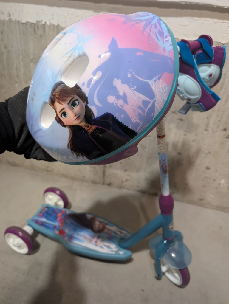 Disney Frozen Scooter and Helmet Set - photo 2