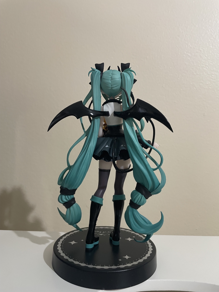 authentic Miku Figure - photo 2
