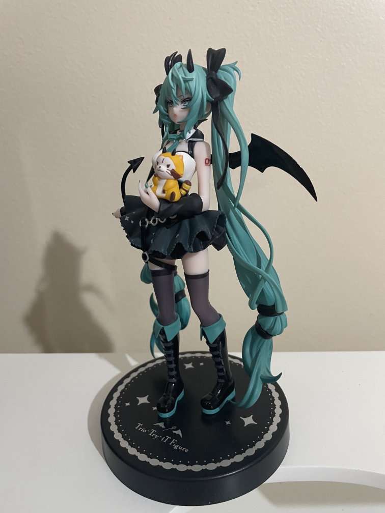 authentic Miku Figure - photo 3