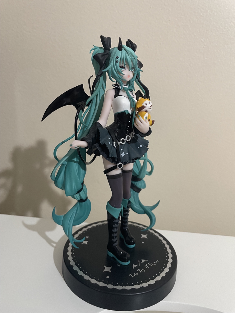 authentic Miku Figure - photo 4