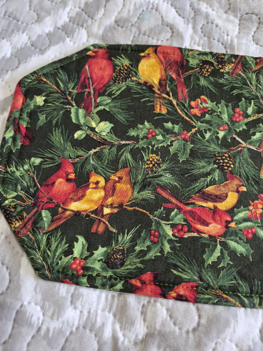 Beautiful 12" x 7 1/2" Table Centre Mat Decor with Cardinals - photo 5