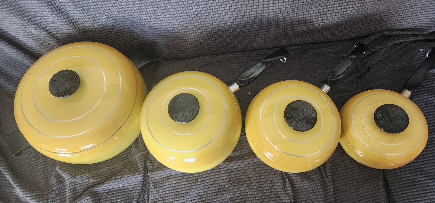 1970s Wear-Ever Beehive cookware set