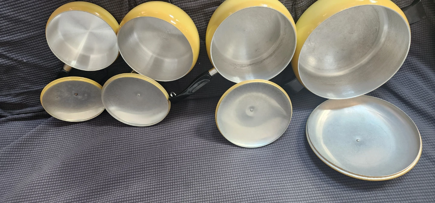 1970s Wear-Ever Beehive cookware set - photo 2