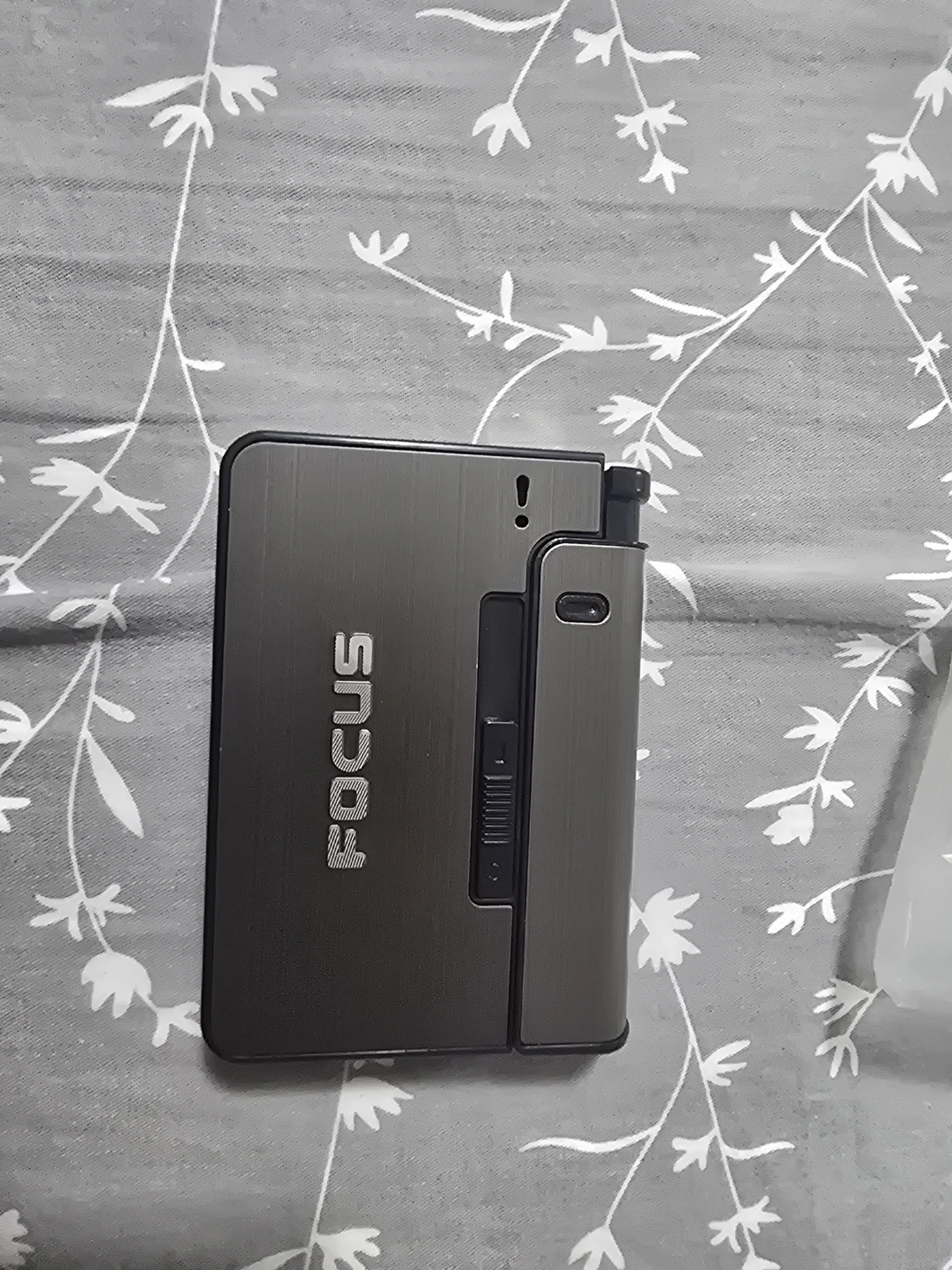 FOCUS Pioneer Automatic Cigarette Case with Lighter