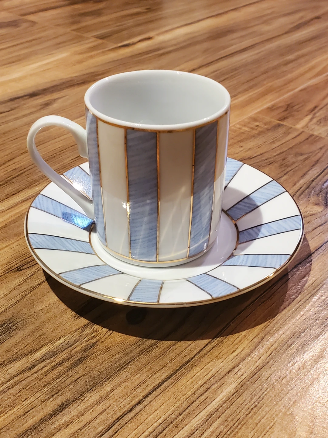 Multicolour tea/coffee cups with matching saucers - photo 4