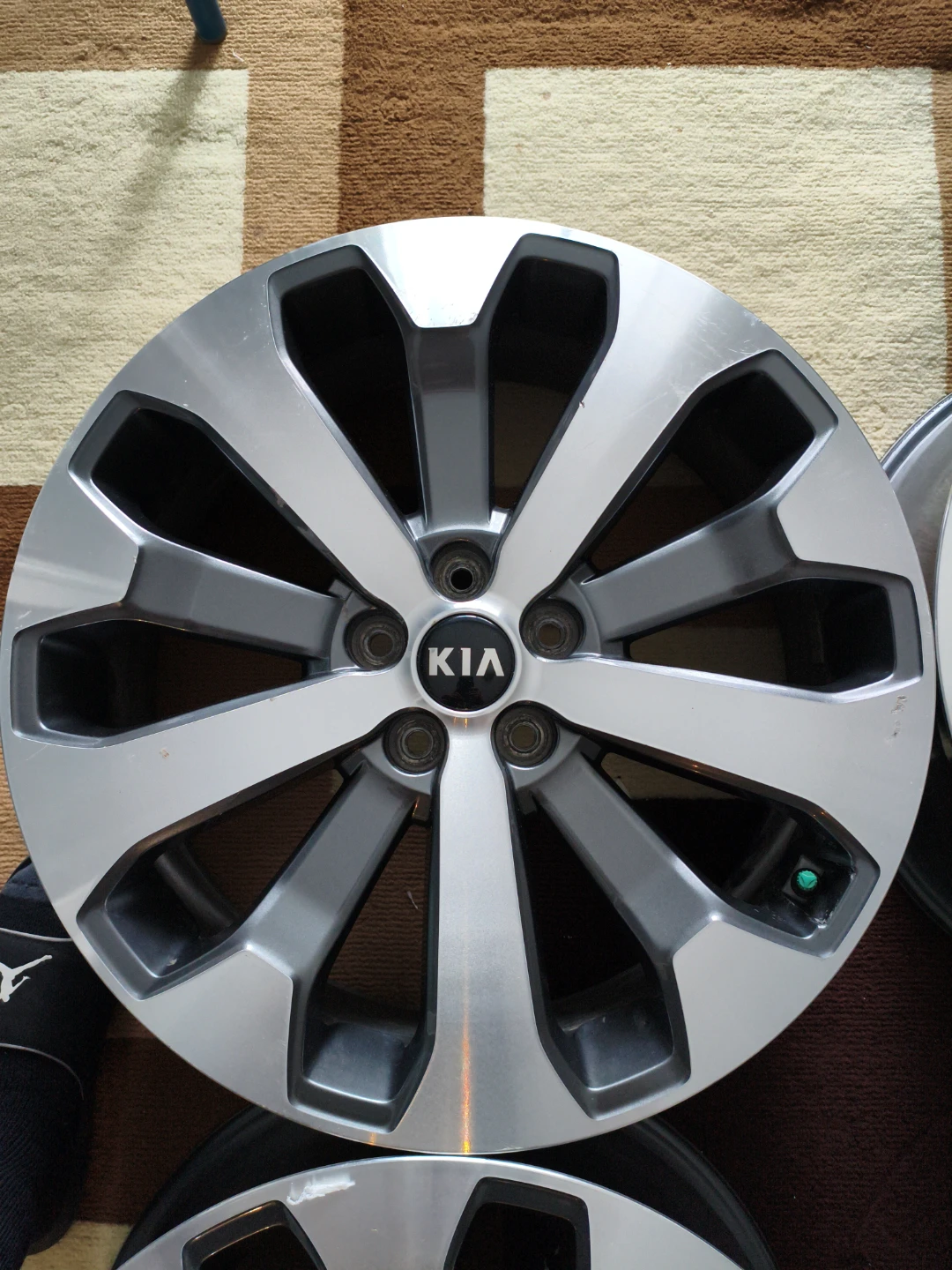 Set of 4 Telluride OEM rims - photo 3