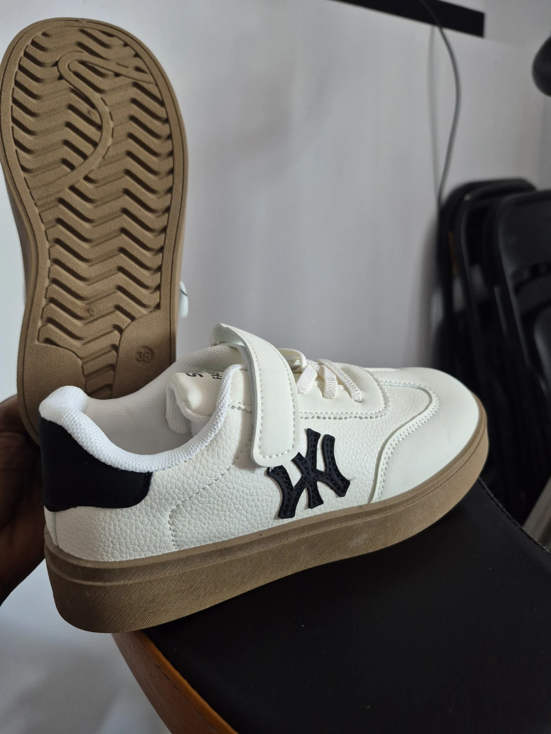 White Kids Sneakers Size 36 - photo 2