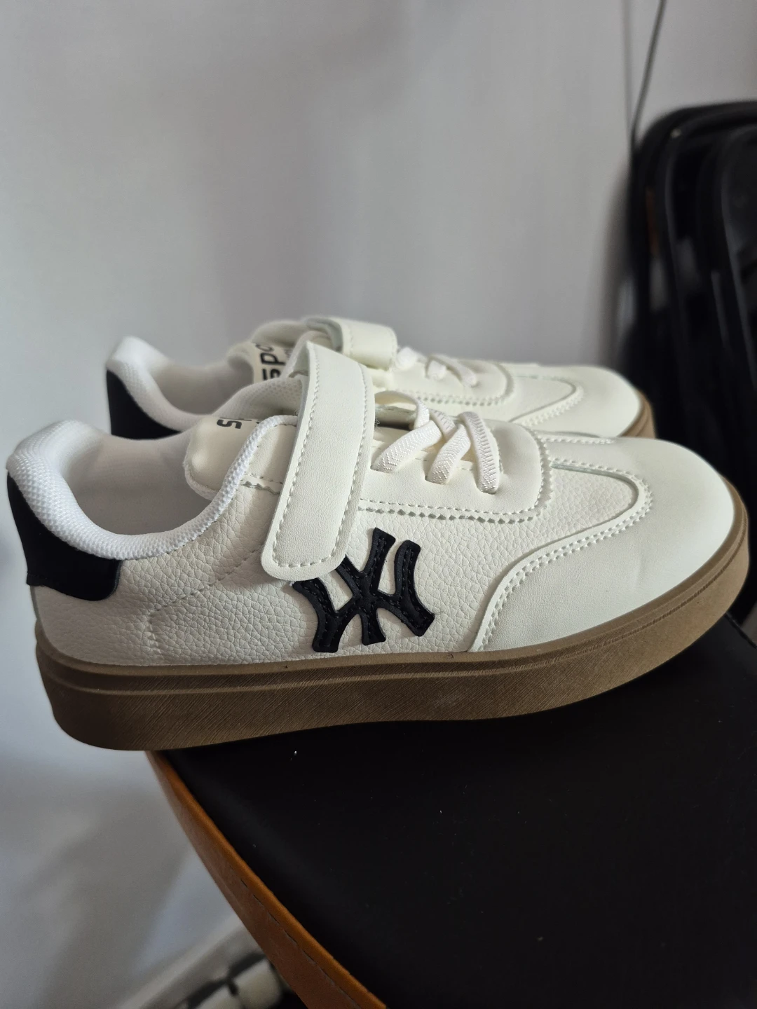White Kids Sneakers Size 36 - photo 3