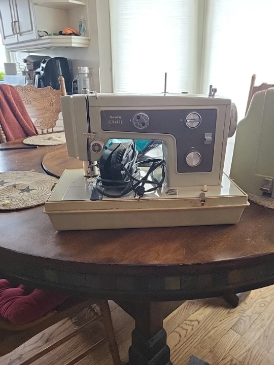 Sears Kenmore Sewing Machine with Case - photo 2