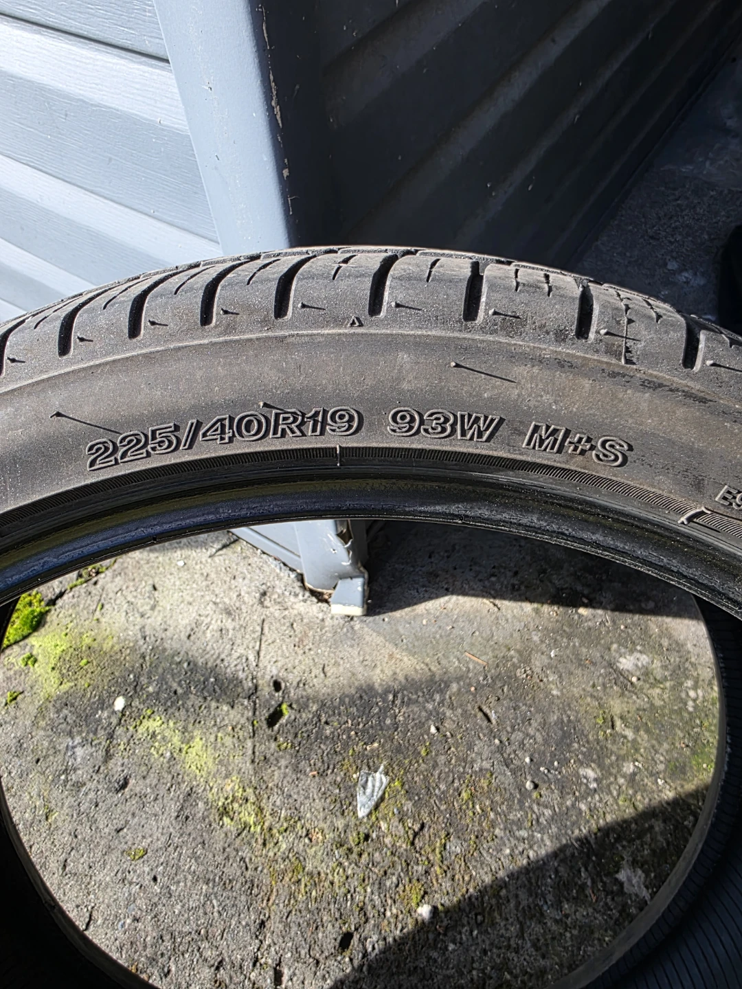 Bridgestone 225/40R19 93W Tires [3] - photo 2