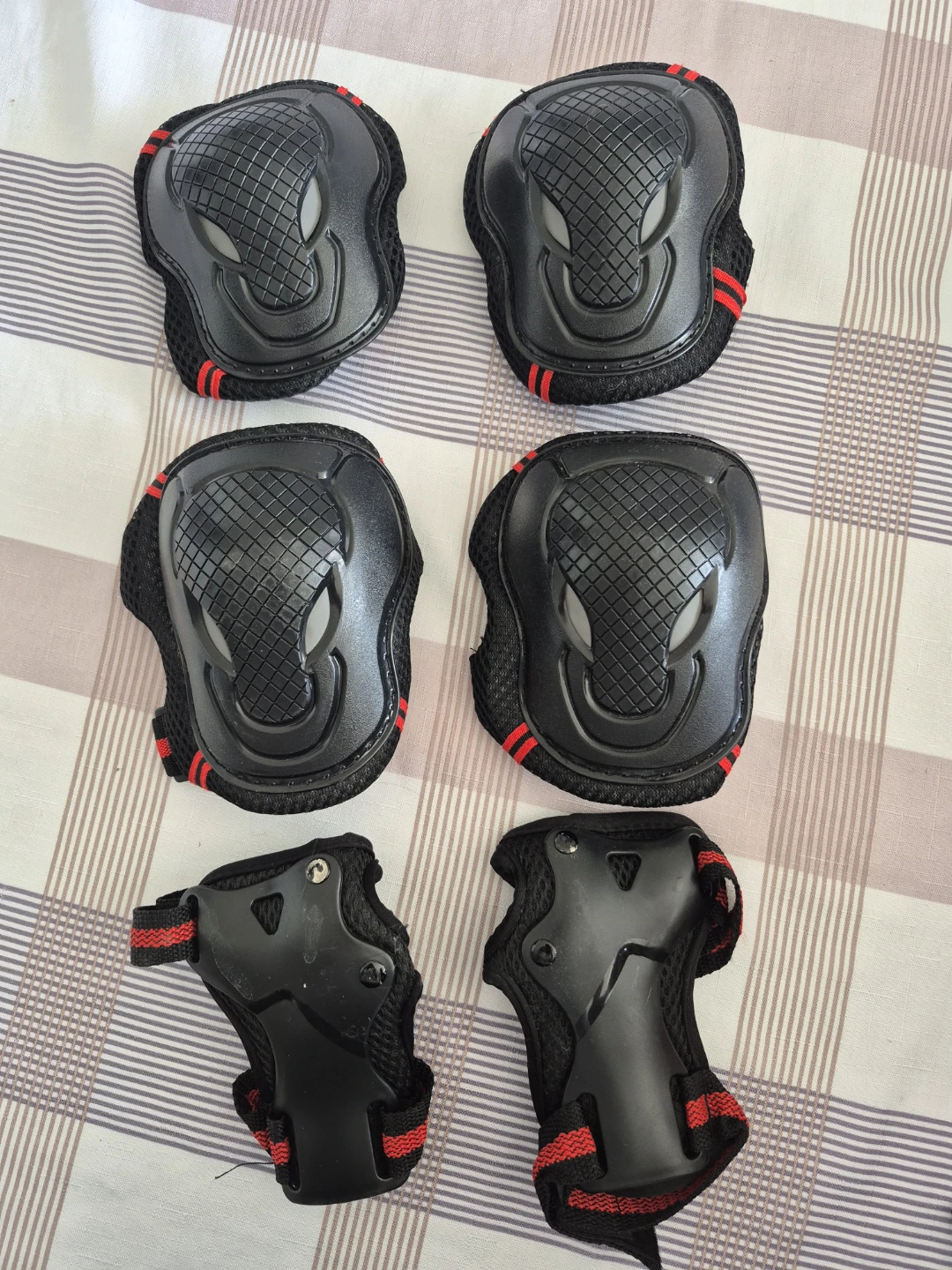 Black Protective Gear Set - For Adults (Women)