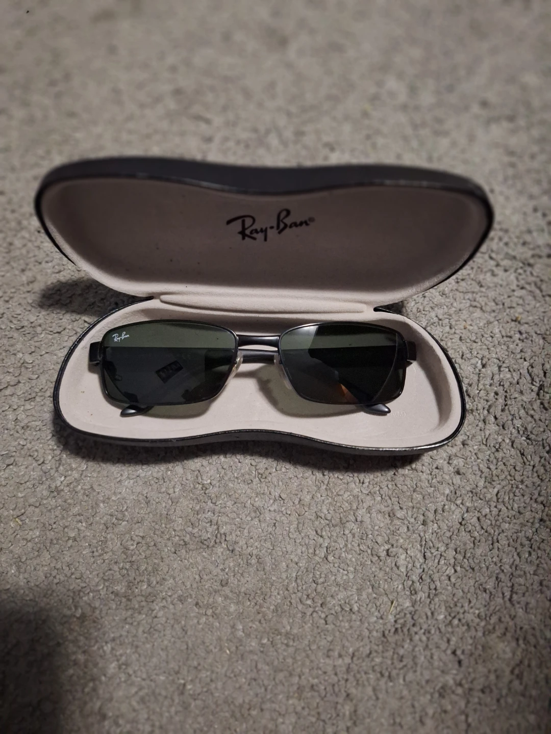 Ray-Ban Sunglasses with Case - photo 2