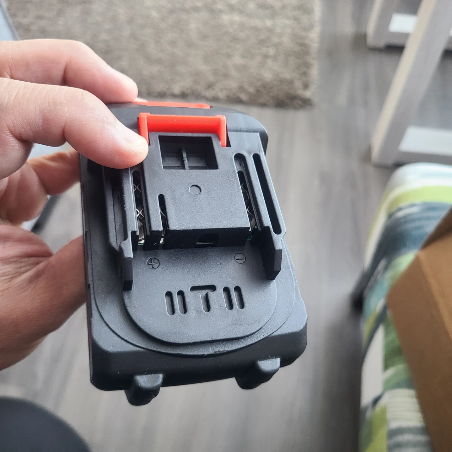 $35 Cordless Leaf Blower with 21V Lithium Battery - photo 4