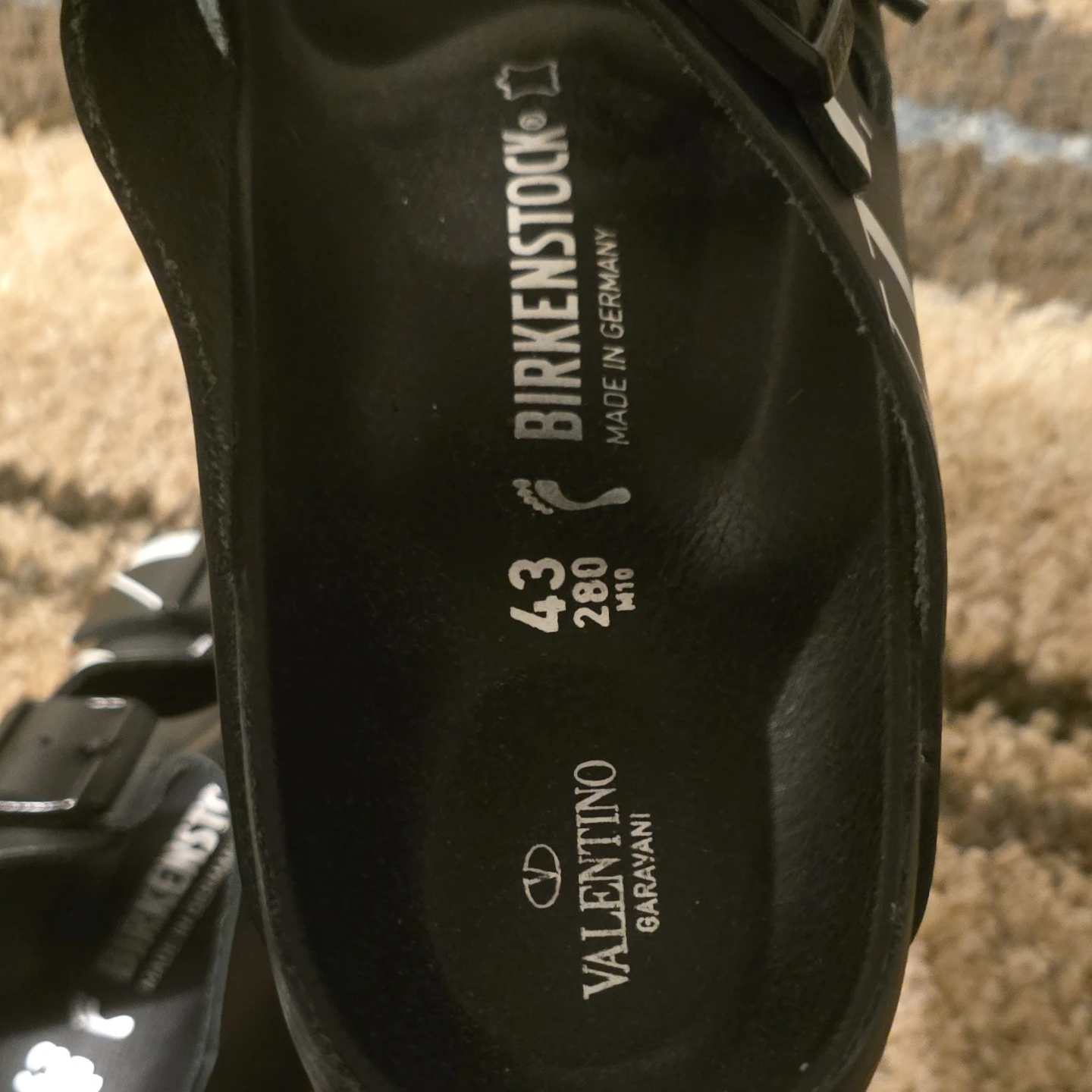 Valentino Garavani x Birkenstock Arizona Sandals - photo 4